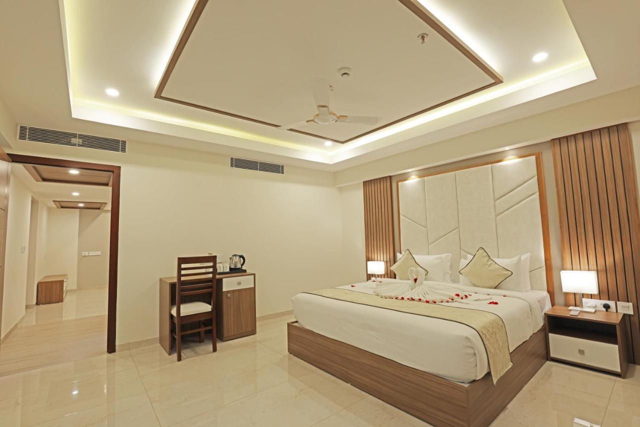Hotel Krishnavalsam Regency Guruvāyūr Exterior foto